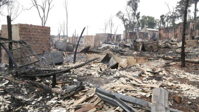 Casas destruídas após incêndio na Vila Corbélia, em dezembro de 2018