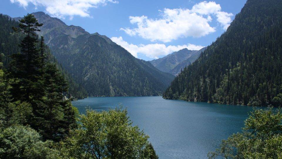 Efeito estufa ajudou a aumentar áreas verdes pelo mundo O Vale de Jiuzhaigou, na China