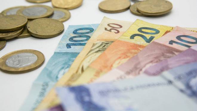 Moedas e cédulas de real