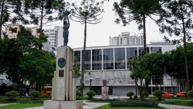 Protesto contra aquecimento global será na Praça Santos Andrade nesta sexta.