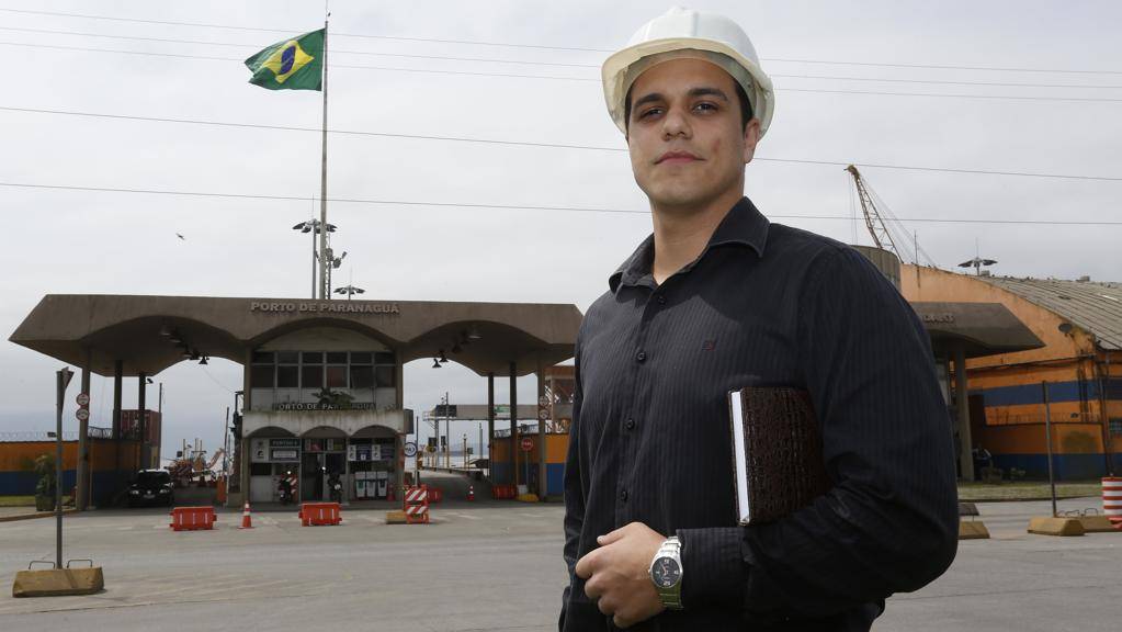 Michel Bezerra Henriques Rosa estuda Administração Portuária na Unespar de Paranaguá e trabalha na área. | Henry Milleo/Gazeta do Povo