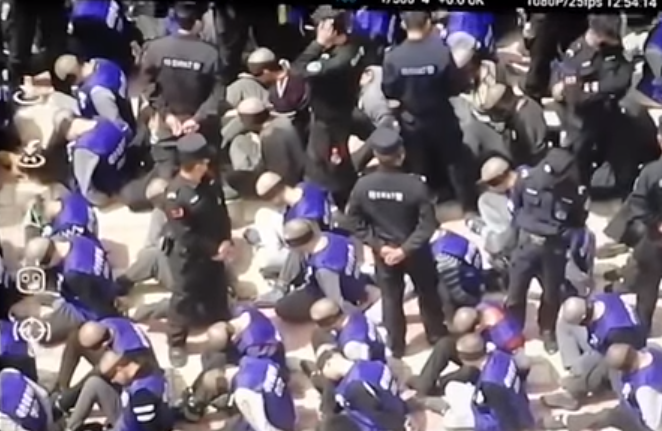 Vídeo: detentos sendo transferidos em massa na China