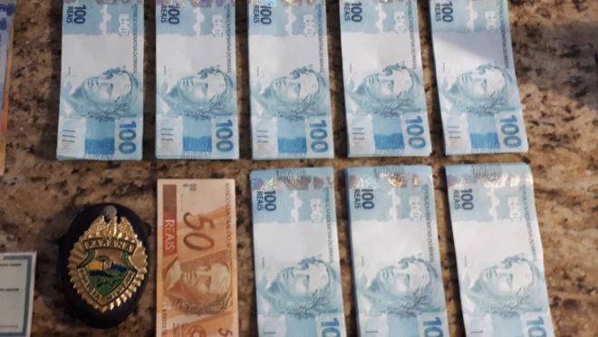 Ao todo, os policiais do serviço reservado da PM encontraram R$ 7.350 em notas falsas.
