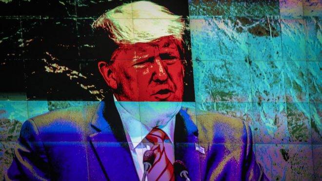 O presidente dos Estados Unidos, Donald Trump, em monitor durante seu discurso na Assembleia Geral da ONU, em Nova York, 24 de setembro de 2019