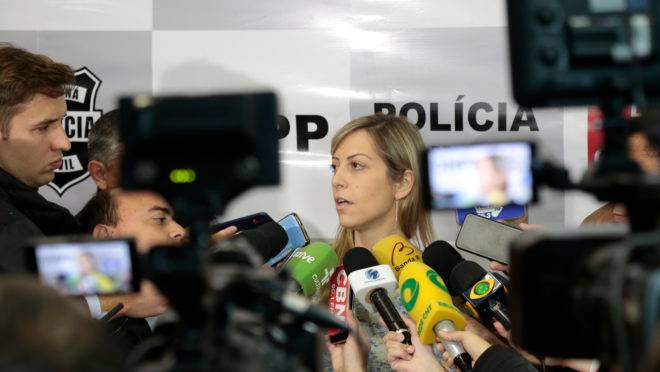 Delegada Camila Cecconello solicitou a transferência de Carlos Eduardo dos Santos para que ele participe da reconstituição da morte de Rachel Genofre em Curitiba.