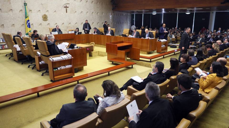 O STF hesita em resolver a crise que criou Plenário do STF durante julgamento que pode levar à anulação de 32 sentenças da Lava Jato.