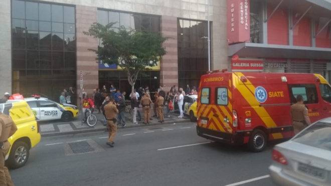 Incidente aconteceu em plena Rua Marechal Deodoro, uma das mais movimentadas de Curitiba