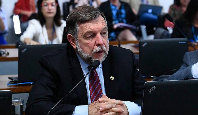 Senador Flávio Arns, atualmente na Rede, pode ir para o Podemos.