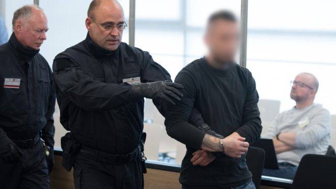 Um dos suspeitos do grupo chamado “Revolução Chemnitz” no tribunal em Dresden, Alemanha, 30 de setembro de 2019, primeiro dia do julgamento da suposta célula terrorista neonazista