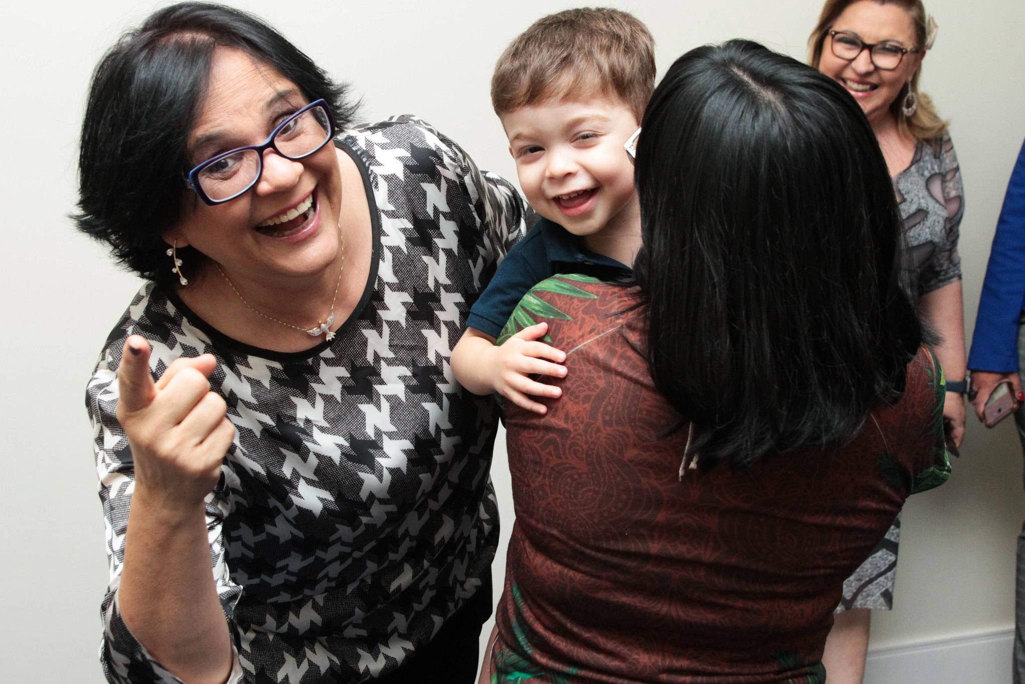 Damares Alves acredita que o período ideal para mãe de recém-nascido se afastar do trabalho será de pelo menos um ano.