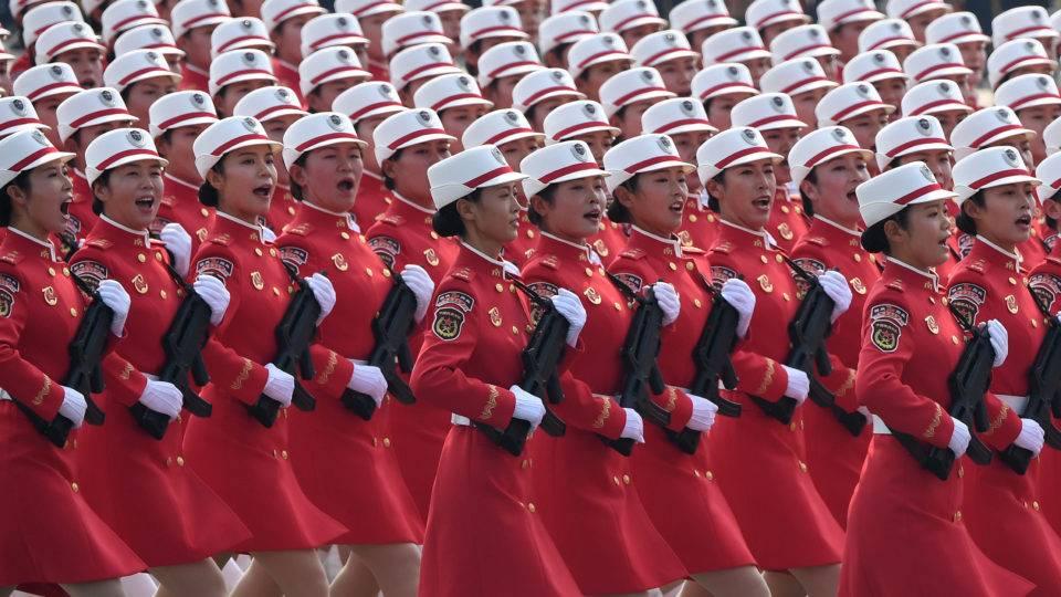 Pondé e a mulher chinesa Desfile militar em comemoração ao 70.º aniversário da fundação da República Popular da China.