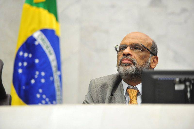 Secretário estadual de Fazenda, Renê Garcia, durante prestação de contas quadrimestral na Assembleia Legislativa do Paraná.