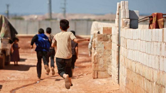 Campo de refugiados sírios na fronteira com a Turquia