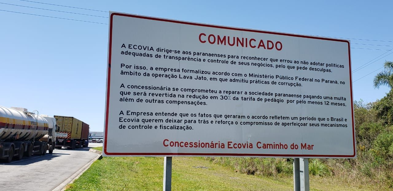 Em cumprimento ao previsto no acordo com o MPF, concessionárias instalaram placas com pedido de desculpas à sociedade