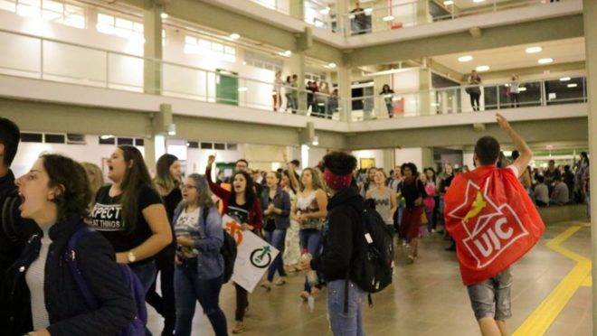 Imagem de abril de 2018, na UFFS: alunos se manifestam contra professor de direita.