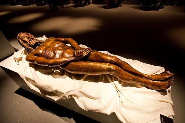 Exposição gratuita traz a Curitiba réplica da coroa de espinhos de Jesus Exposição reúne réplicas de símbolos da trajetória de Jesus.