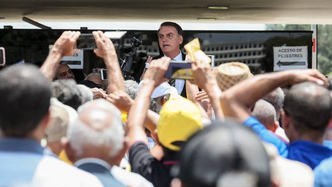 O presidente Jair Bolsonaro conversou com um grupo de garimpeiros no Palácio do Planalto