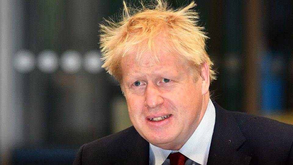 A política britânica considera a democracia uma forma de legitimar as decisões já tomadas.
