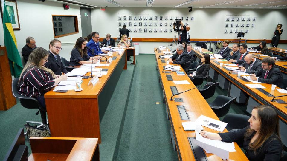 Grupo que analisa pacote anticrime de Moro quer que PF investigue milícias Grupo discute pacote anticrime do ministro Sergio Moro na Câmara dos Deputados.