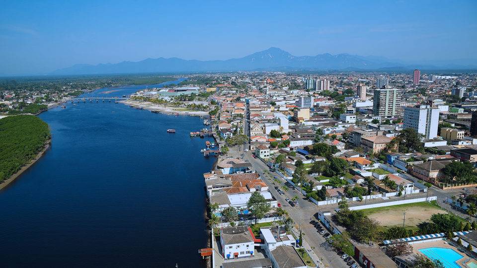Quem são os prováveis candidatos à prefeitura de Paranaguá Vista aérea do município de Paranaguá, no litoral paranaense