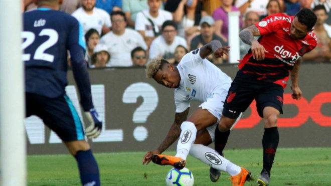 Marinho sofreu o pênalti inexistente no final da partida.