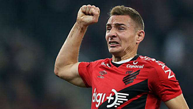 Marco Ruben tem o futuro indefinido no Athletico