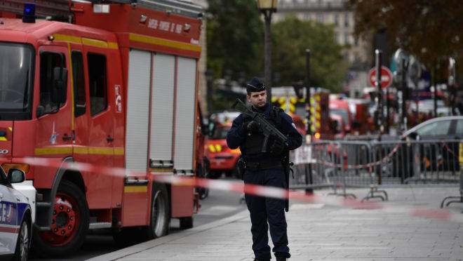 Atentado ocorreu na sede da polícia francesa, em Paris