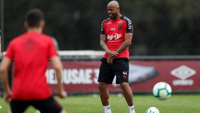 Após suspensão por doping, Thiago Heleno volta a ser relacionado para um jogo do Athletico