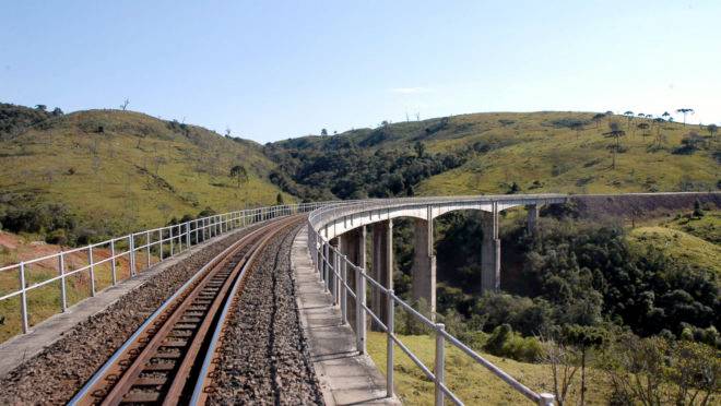 Governo do Paraná quer incentivar a expansão férrea, para aumentar a quantidade de cargas transportadas por trens.