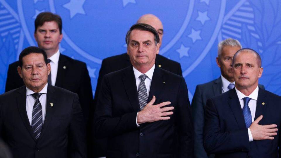 Democracia brasileira: uma perspectiva para o futuro O presidente Jair Bolsonaro e o vice-presidente da República, general Hamilton Mourão (à esquerda).