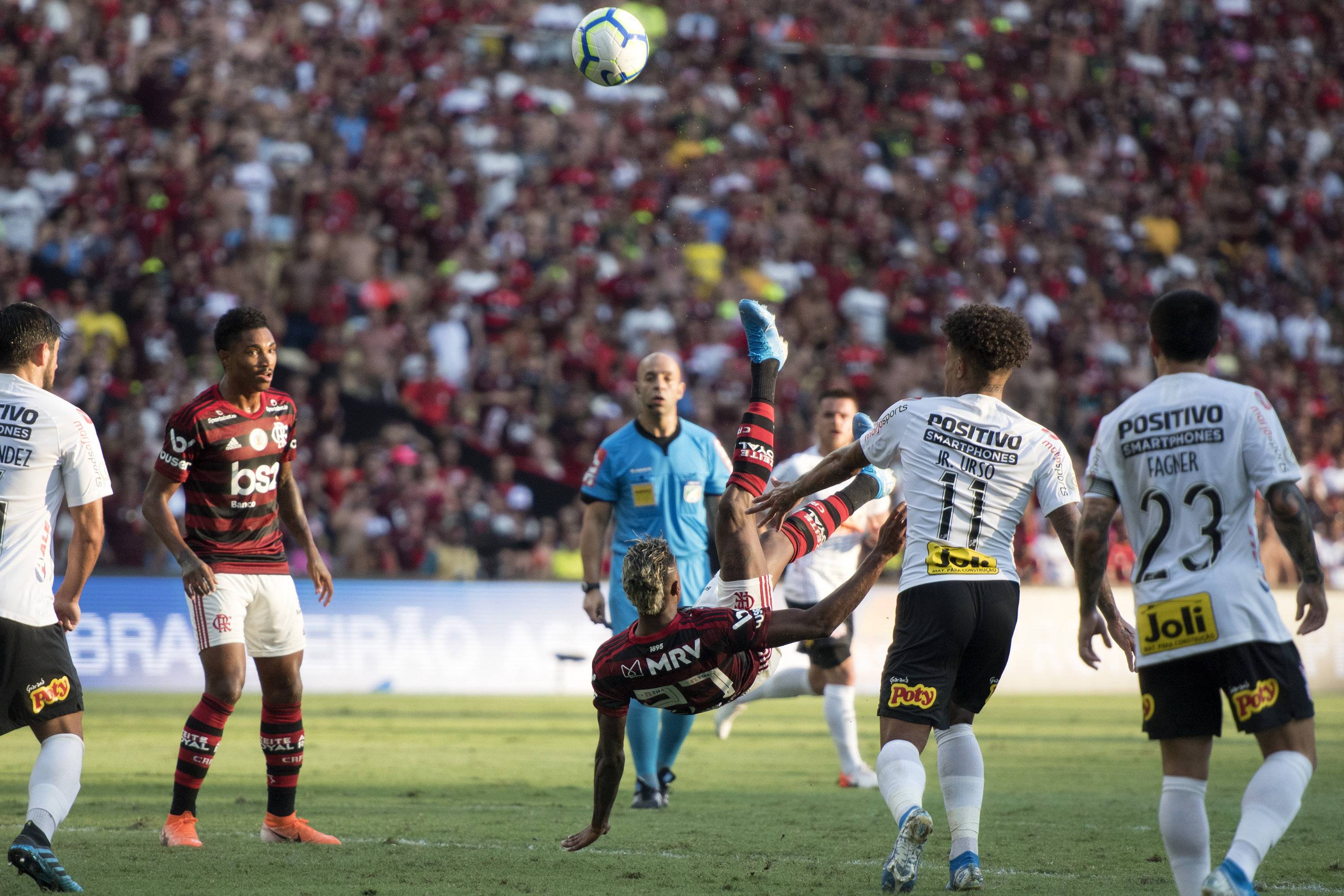 Flamengo goleou o Corinthians, que teve o técnico Fábio Carille demitido após a partida Flamengo goleou o Corinthians, que teve o técnico Fábio Carille demitido após a partida