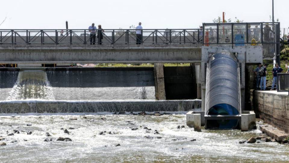 Usina do Barigui começa a produzir metade da energia consumida pelo próprio parque Turbina da hidrelétrica no Parque Barigui é capaz de produzir energia para 135 residências.