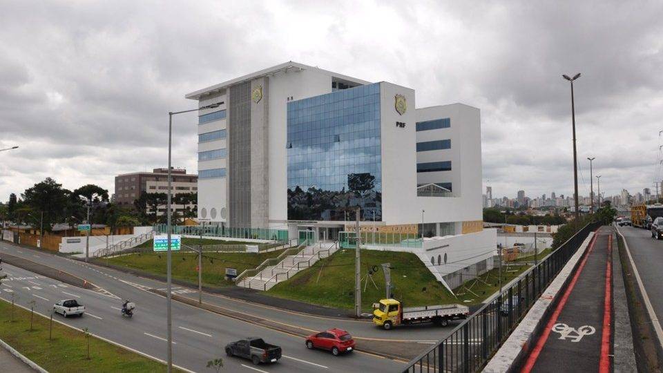 Superintendência da PRF abre 30 vagas para estágio em Curitiba Fachada da PRF
