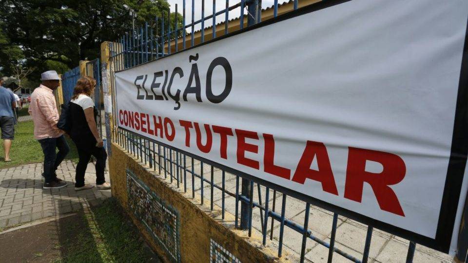 Curitiba elege conselheiros tutelares neste domingo; saiba como e onde votar Eleição para conselheiro tutelar no Colégio Papa João XXIII, no Portão, em 2015