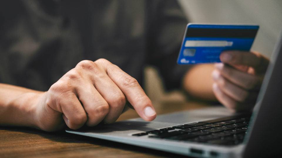 IBM lança plataforma que processa 1 trilhão de negócios por dia com trava anti-hacker B