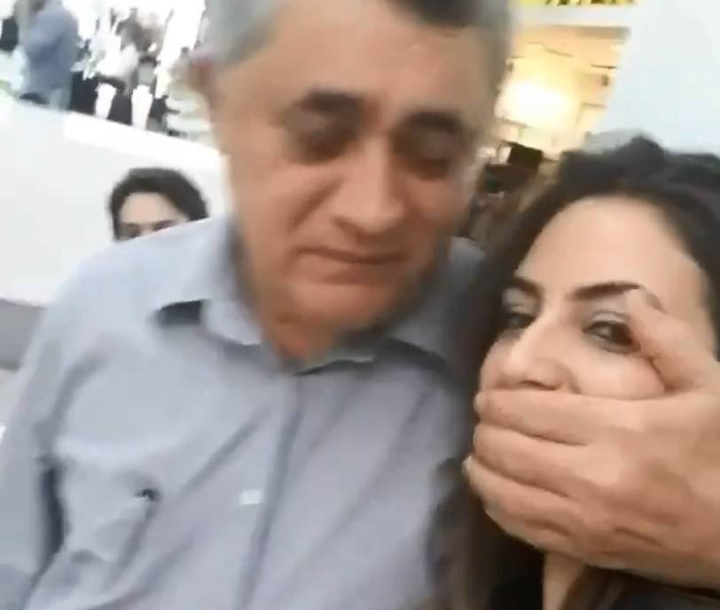 Deputado federal José Guimarães fecha boca de mulher