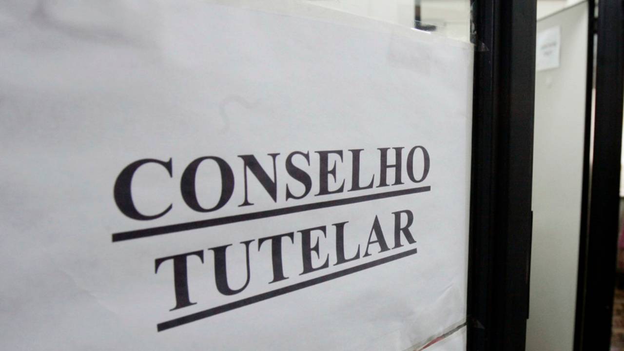 No último domingo (5), conservadores e progressistas disputaram uma eleição concorrida para cargos cuja maior atribuição é cuidar de crianças e adolescentes.