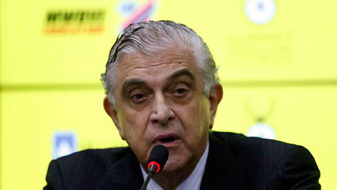 Internação de Petraglia afeta no dia a dia do Athletico
