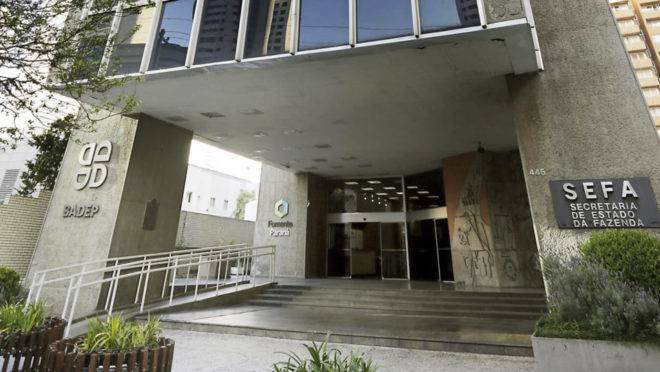 Policiais da Divisão de Combate à Corrupção estiveram no prédio da Secretaria de Estado da Fazenda.