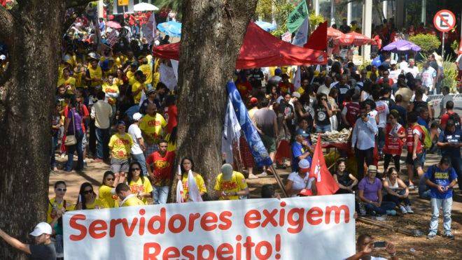 Servidores públicos federais, em protesto em 2015, em Brasília