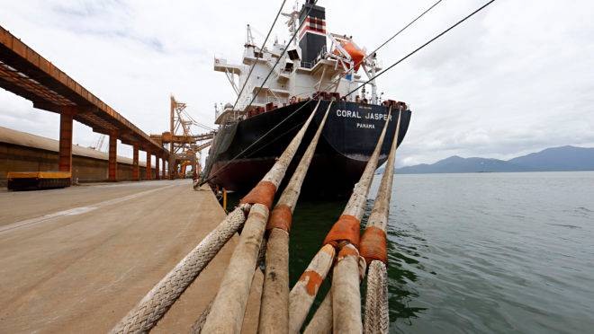 Navio atracado no Porto de Paranaguá
