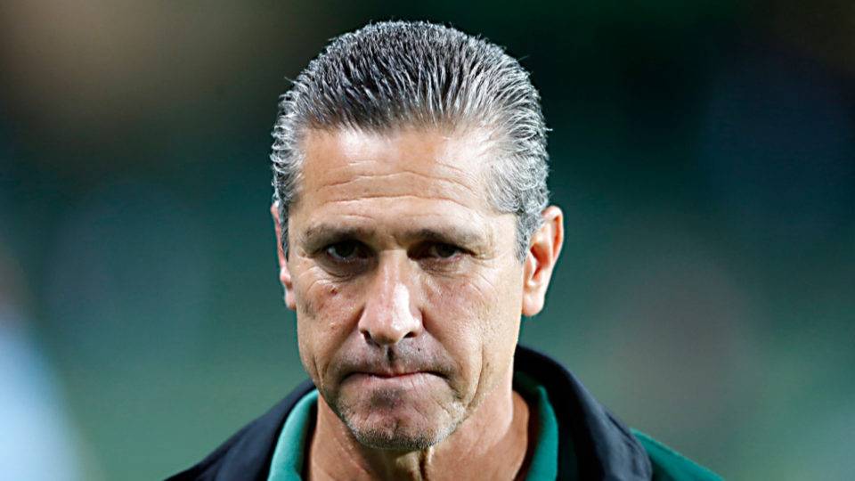 Jogadores do Coritiba se desculpam por festa após clássico e Jorginho dá ultimato Técnico Jorginho foi duro ao cobrar jogadores do Coritiba