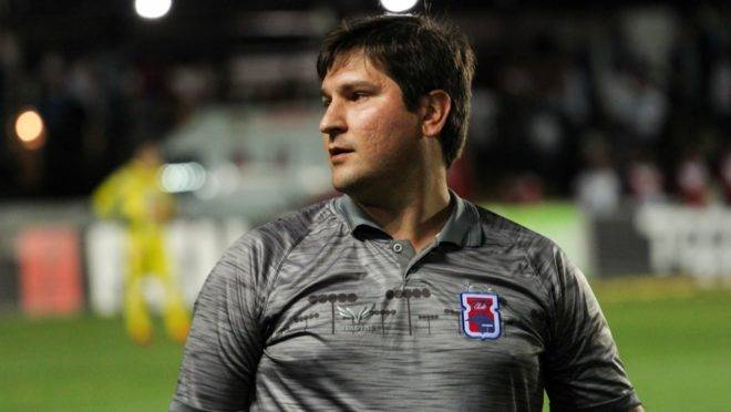 Técnico do Paraná, Matheus Costa, no jogo com o Operário. Foto: Josué Teixeira/Gazeta do Povo