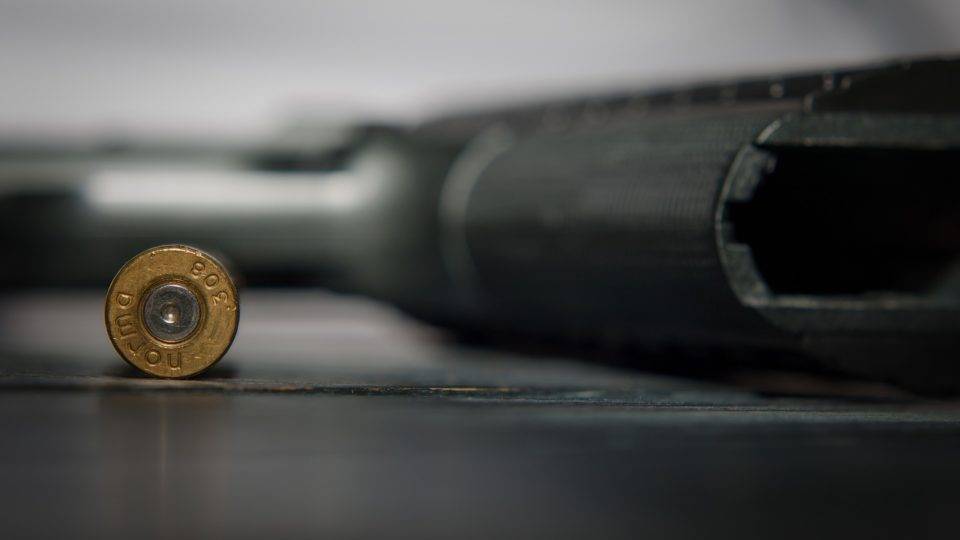 O direito às armas é uma extensão do direito à vida e não depende de estatísticas O utilitarismo resume tudo a números e estatísticas. Quando se trata do direito à autodefesa, contudo, pode usar armas equivale a proteger o direito à vida.