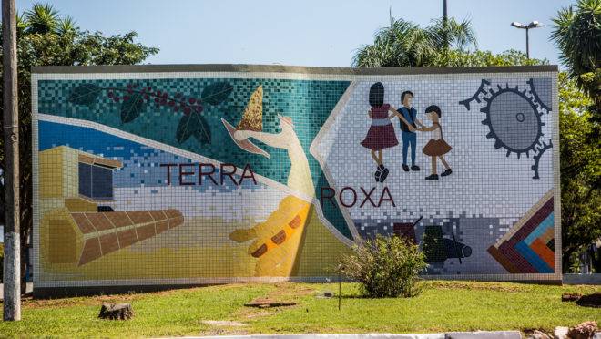 Portal de Terra Roxa.