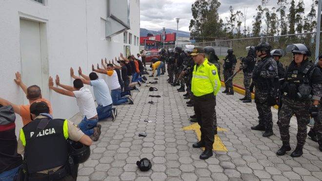 Autoridades do Equador detêm estrangeiros no aeroporto de Quito que teriam informações sobre o presidente Moreno