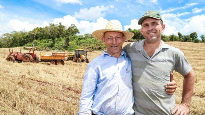 Legado: família Brufatti trabalha unida na propriedade de atividade diversificada.