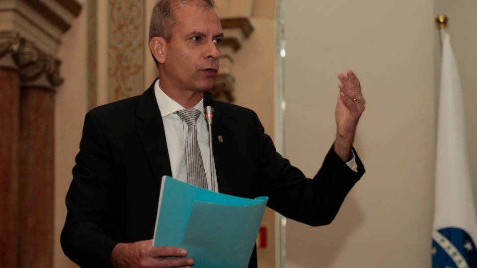 Vereadores aprovam reajuste ao funcionalismo em segundo turno e retornam ao recesso Vereador Professor Euler tentou votar reajuste dos políticos em separado.
