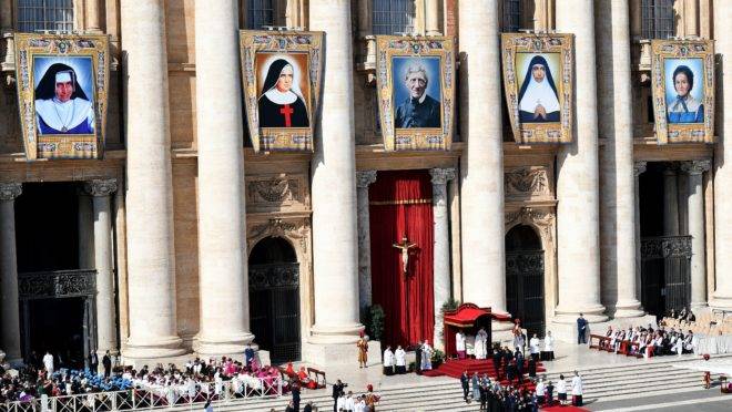 Missa de canonização da irmã Dulce e outros quatro novos santos em 13 de outubro de 2019, no Vaticano.
