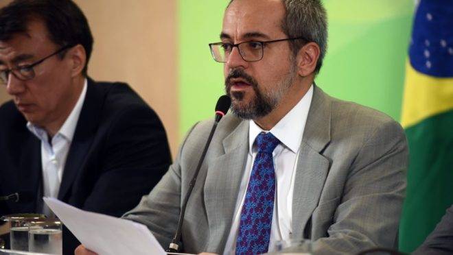 O ministro da Educação Abraham Weintruab.